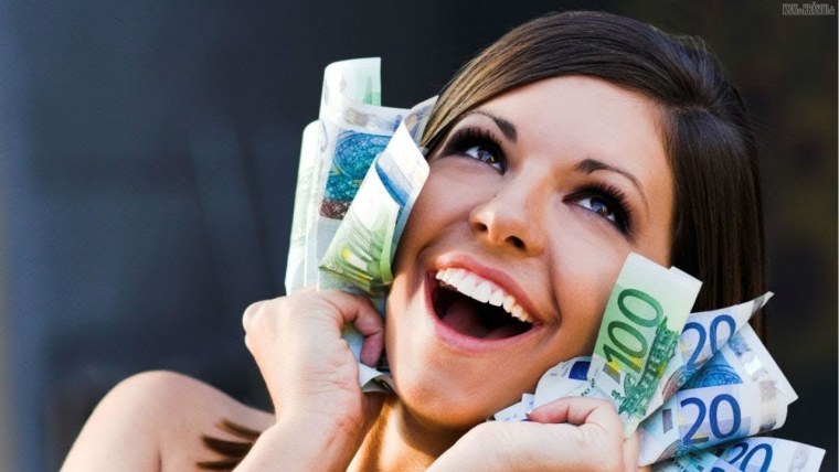 Девушка с деньгами