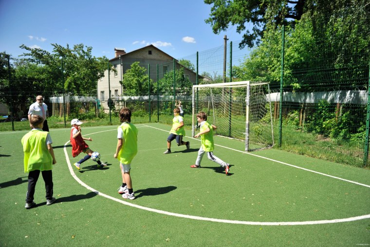 Футбольное поледля дете5й