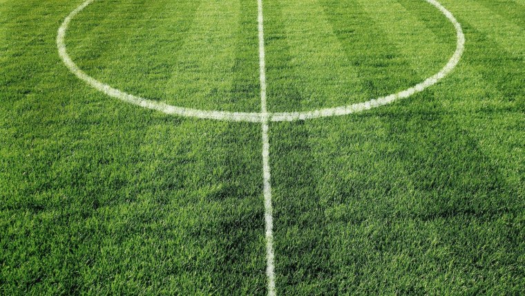 Нарисовать футбольное поле