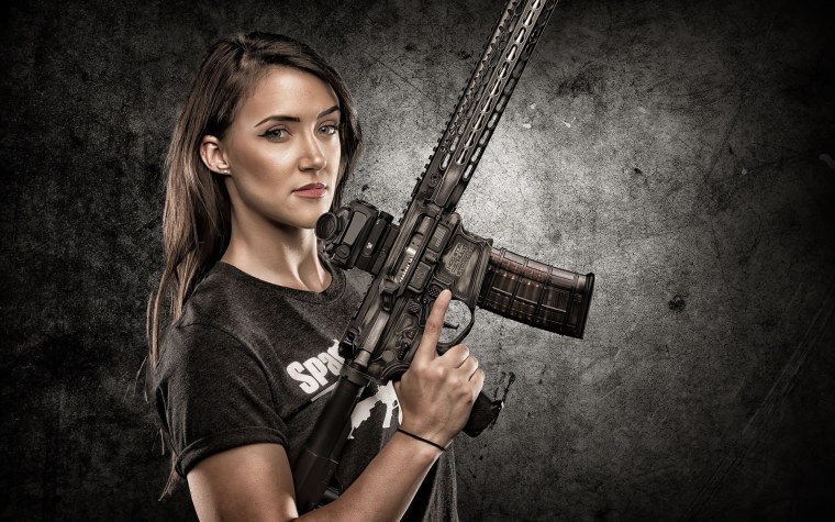 Девушка с автоматом