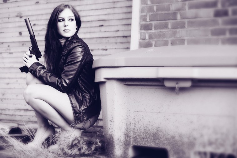 Девушка с оружием