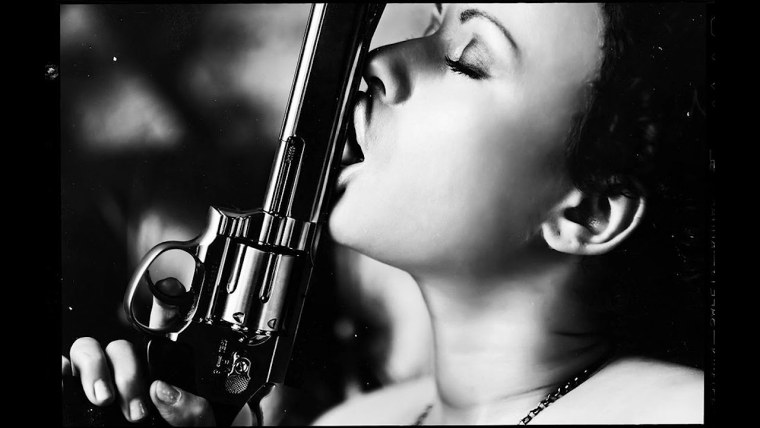 Девушка с пистолетом