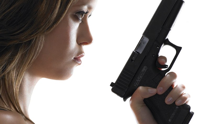 Саммер Глау пистолет