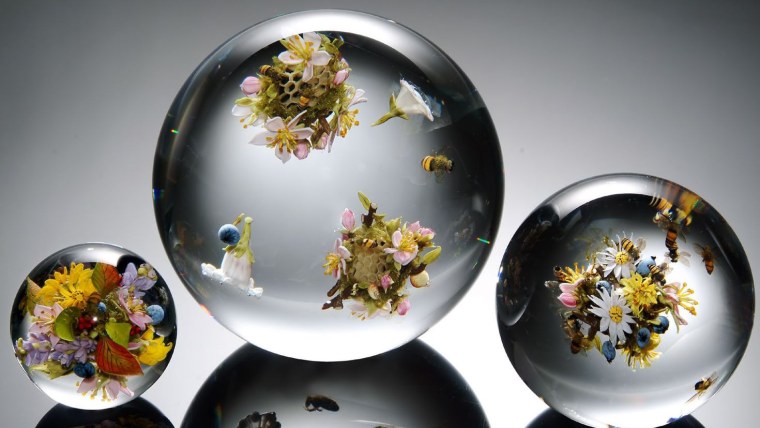 Красивые стеклянные шары