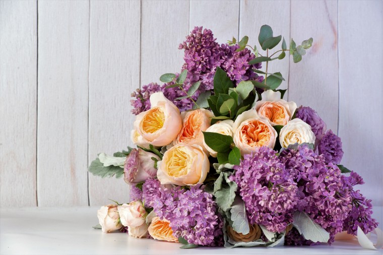 Цветы пионы сирень