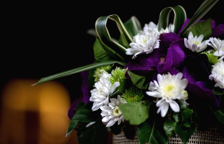 Цветы на столе