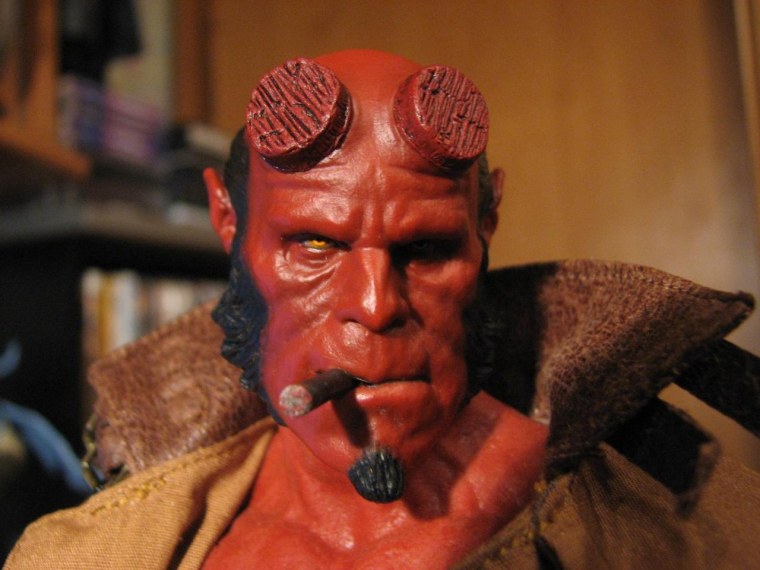 Хеллбой с сигарой