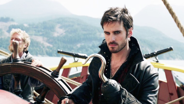 Черный силуэт с ножом