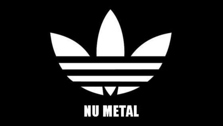 Фирменный знак адидас