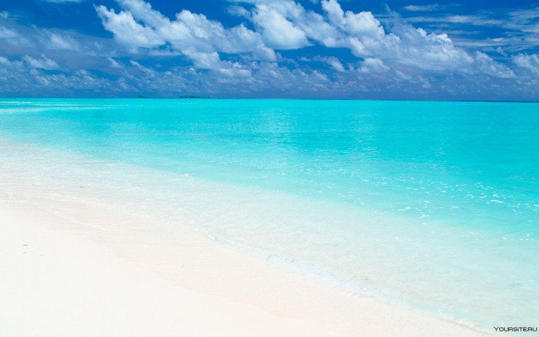 Голубое море
