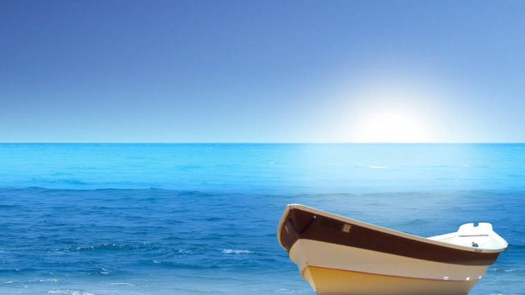 Лодка в океане