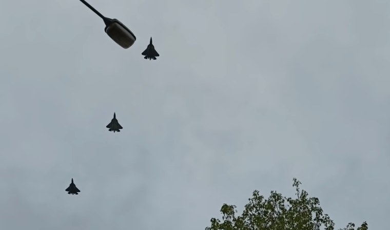 Су-57 над Москвой