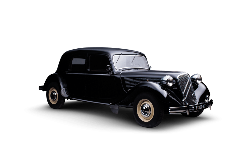 Старый автомобиль на белом фоне