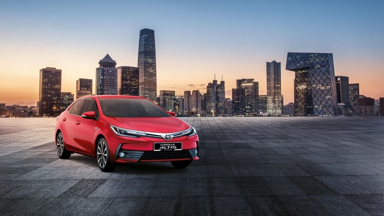 Toyota Corolla, 2017 красного цвета