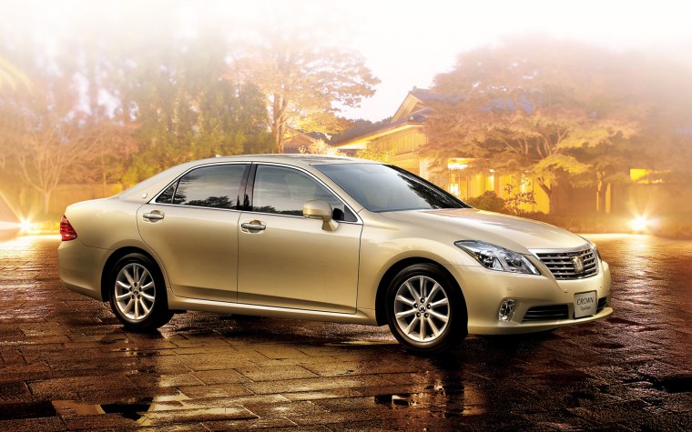 Toyota Crown Royal Saloon 2010