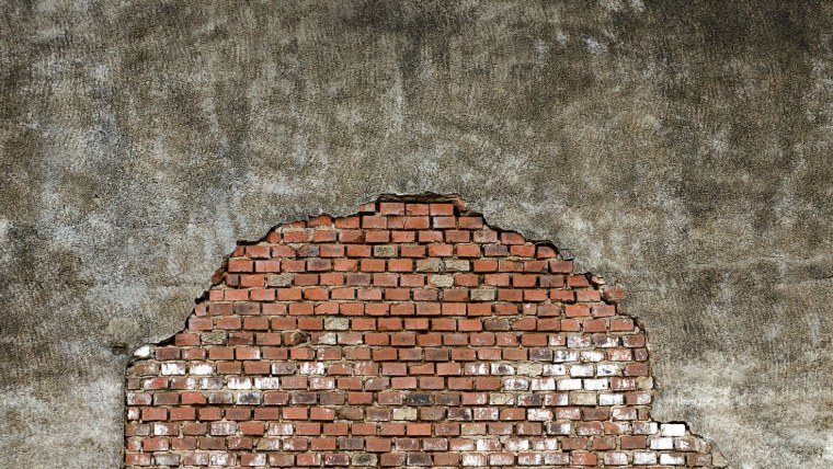 Кирпично бетонные стены