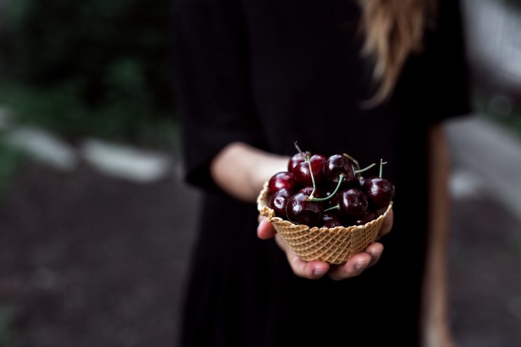 Губы с вишней