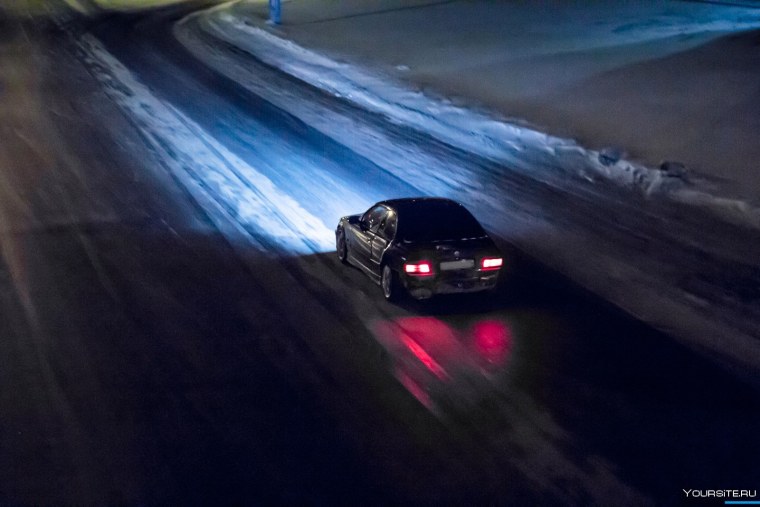 Дрифт БМВ ночью