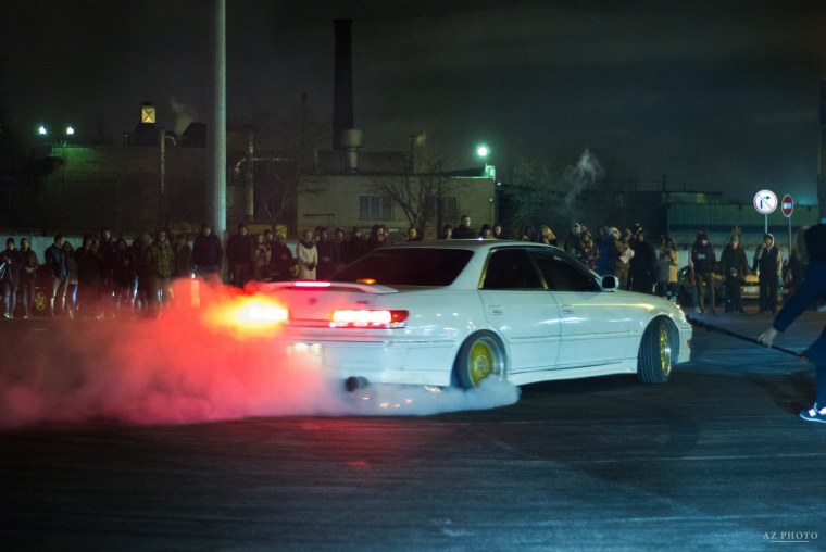 Дрифт Тойота Марк 2 Япония ночь