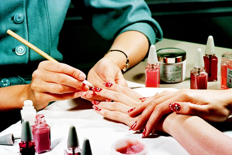 Профессия мастер маникюра