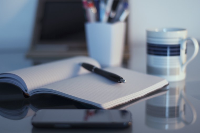 Бамига на офисном столе