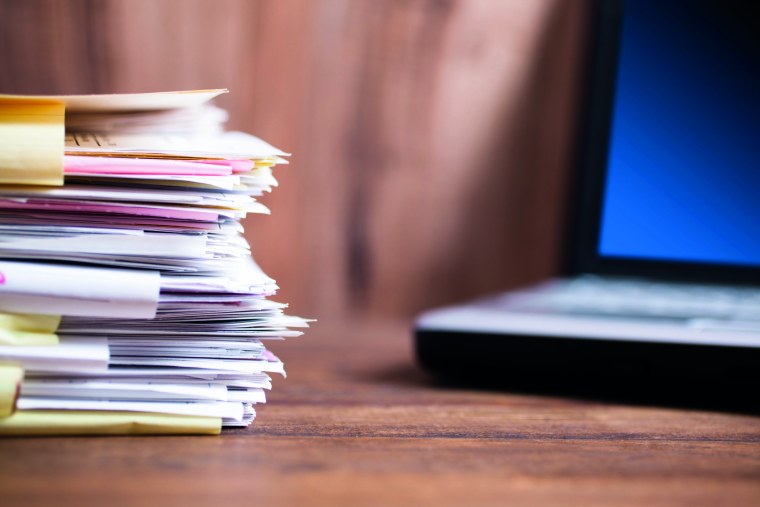 Документы на столе