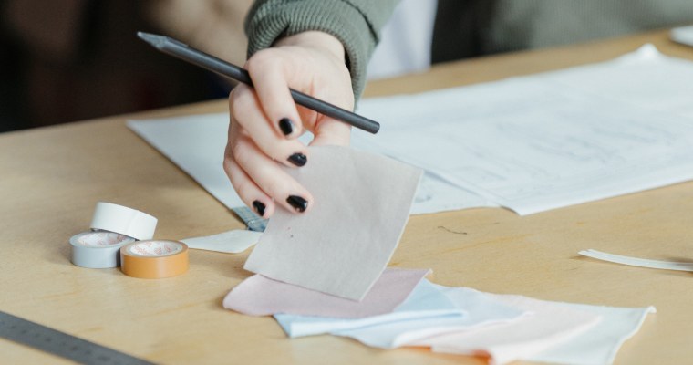 Бумажки на столе