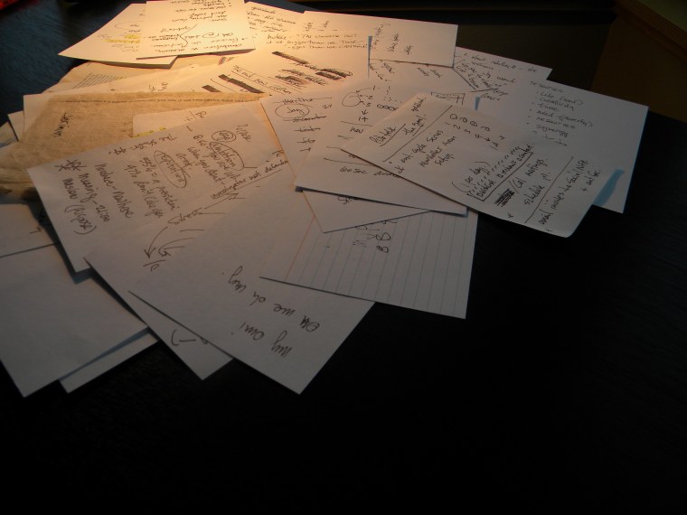 Бумажки на столе