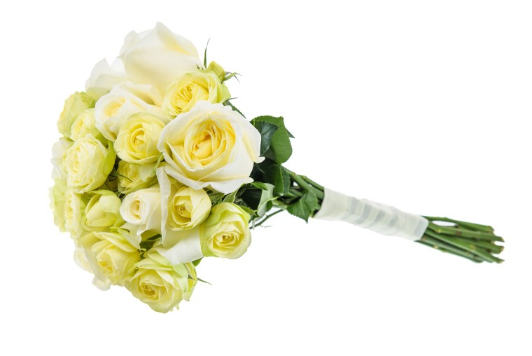 Корзина роз на белом фоне