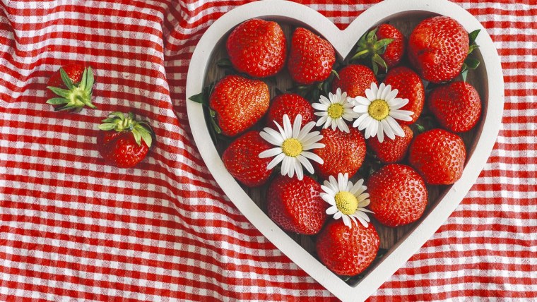 Клубника в тарелке