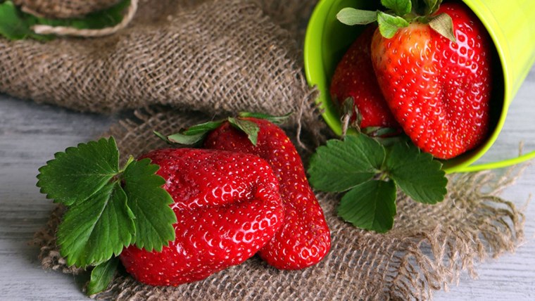 Клубника в чашке