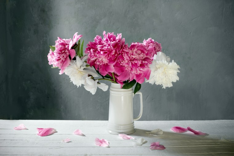 Пионы в вазе