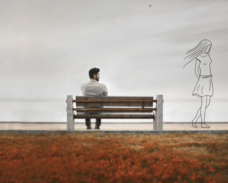 Одинокий парень со спины