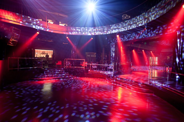 Сцена в клубе