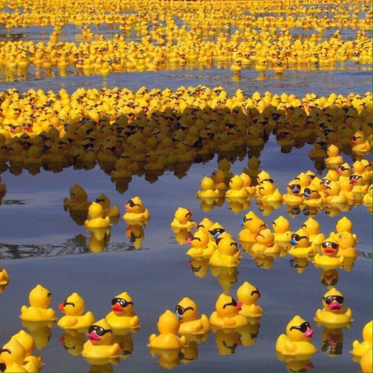 Желтая резиновая уточка