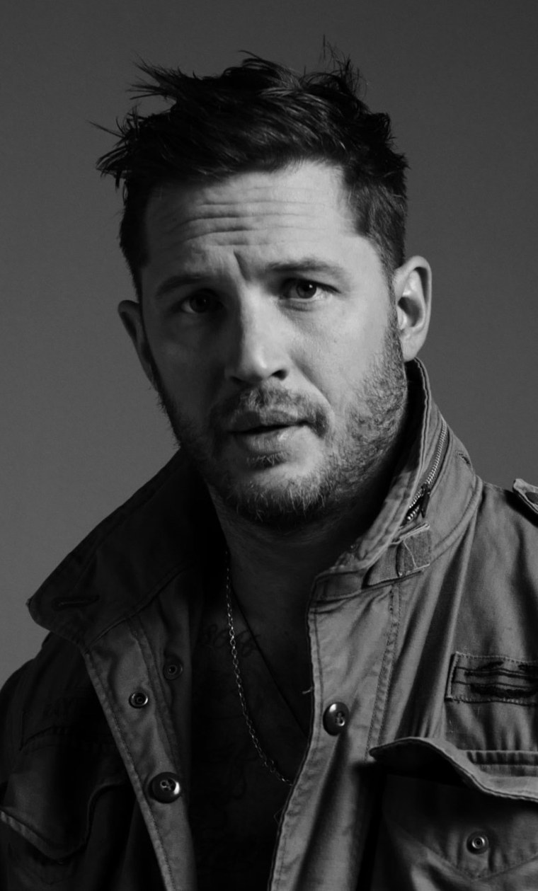 Том Харди в очках