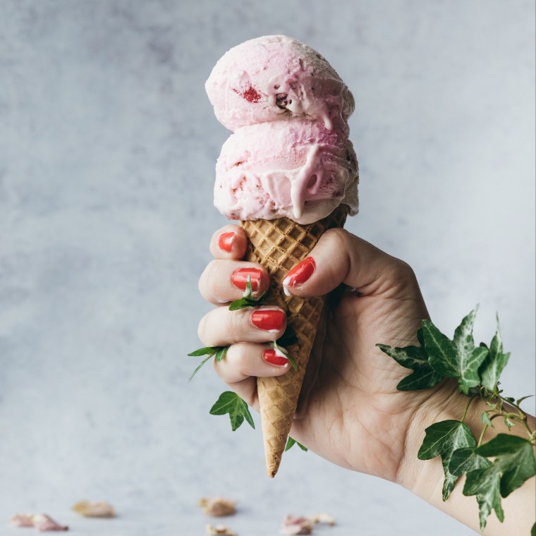 Рука с едой