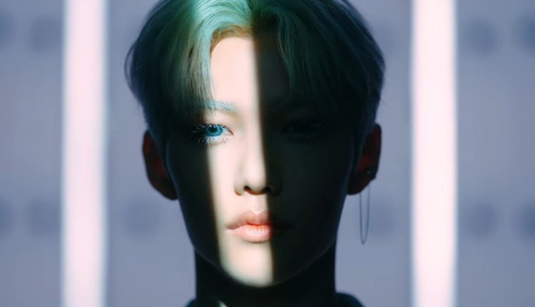 Lee Felix Stray Kids 2020 с белыми ресницами