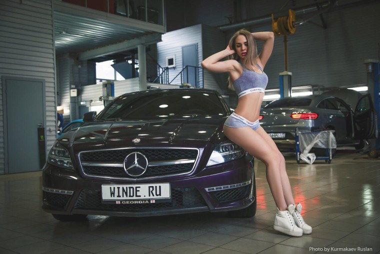 Мерседес CLS 63 AMG И девушки