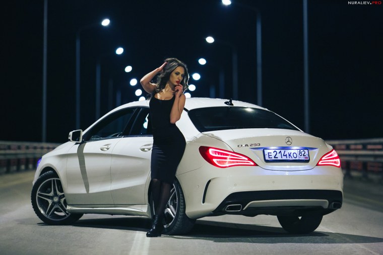 Мерседес CLA 200 девушки