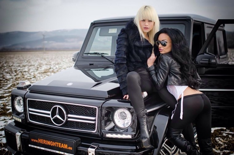 Мерседес Гелендваген АМГ И девушки