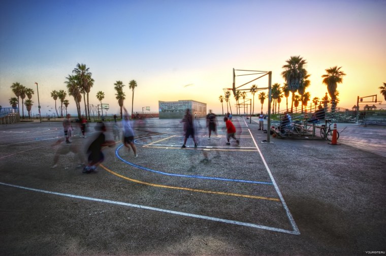 Венис Бич баскетбольная площадка