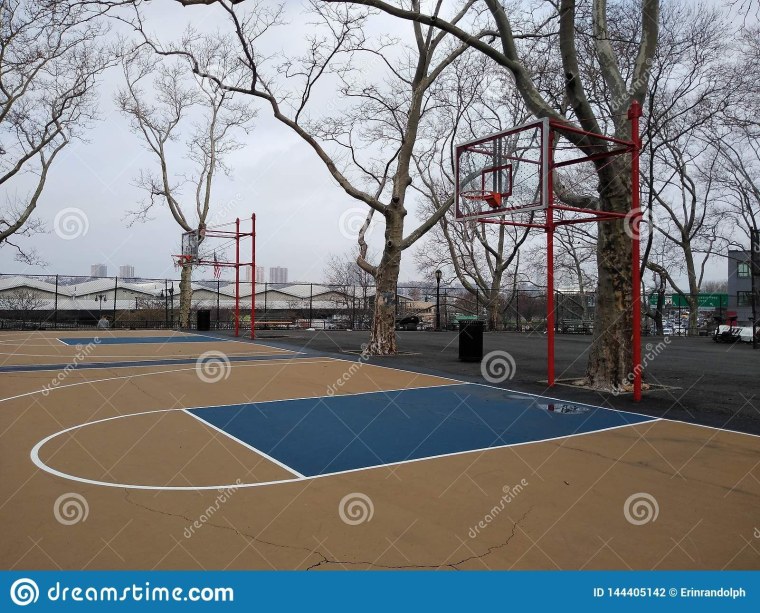 Софийская 40 баскетбольная площадка