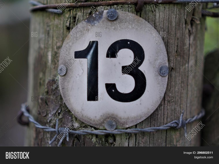 Тату цифра 13