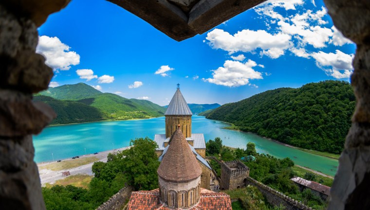 Замок Ананури Грузия