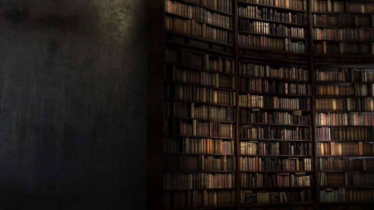 Старинный книжный стеллаж