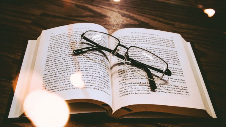 Фон для презентации о писателе