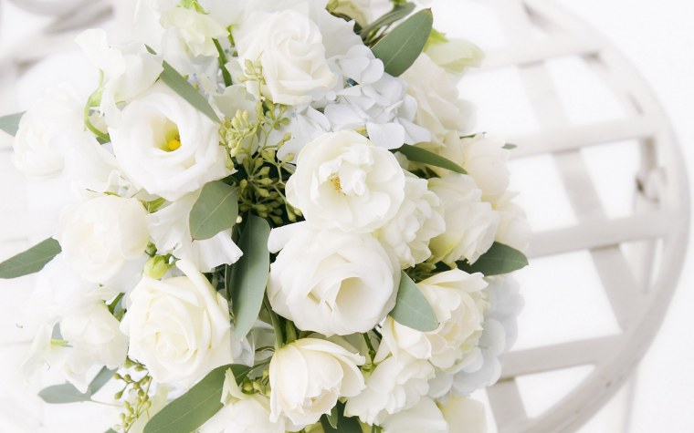 Цветы на столе