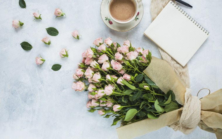 Розовые пионы