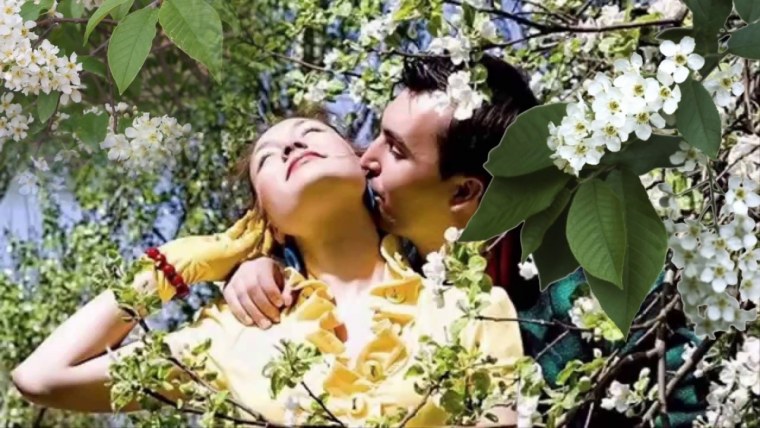 Влюбленные в черемухе